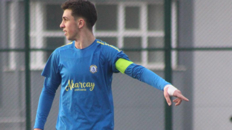 Yasin Erçoban Ayın Futbolcusu Adaylığı İçin Destek İstiyor