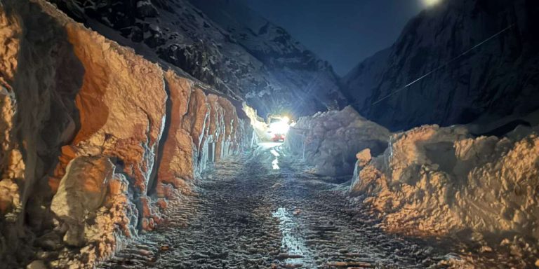 Hakkari-Van Yolu Açıldı