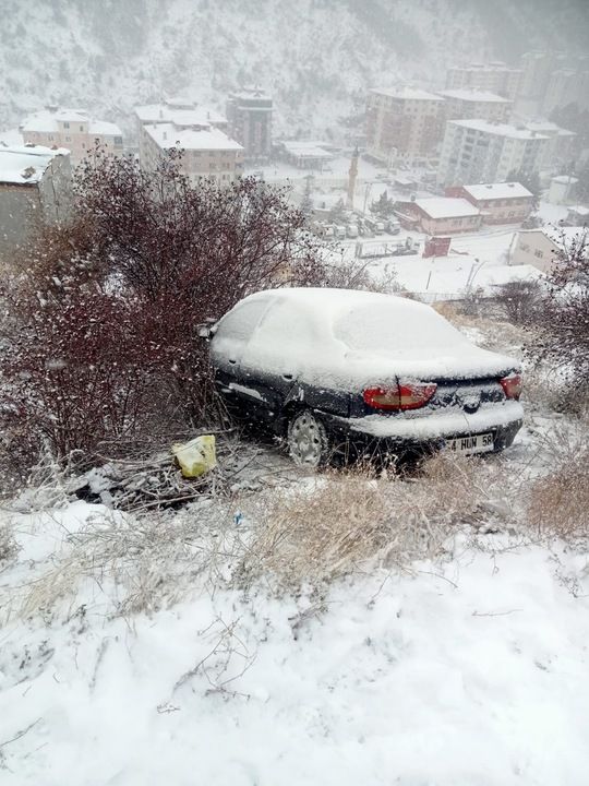 Okul Bölgesinde Korkutan Kaza: Araç 5 Metre Aşağı Uçtu