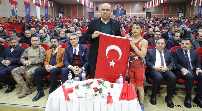 Ağrı’da 2025 başarılı sporcu ve antrenör ödülleri verildi.
