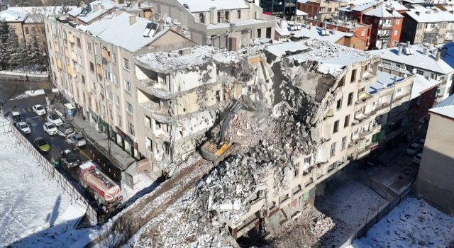 Aksaray’da Yılın Son Günü Riskli Yapı Yıkımı