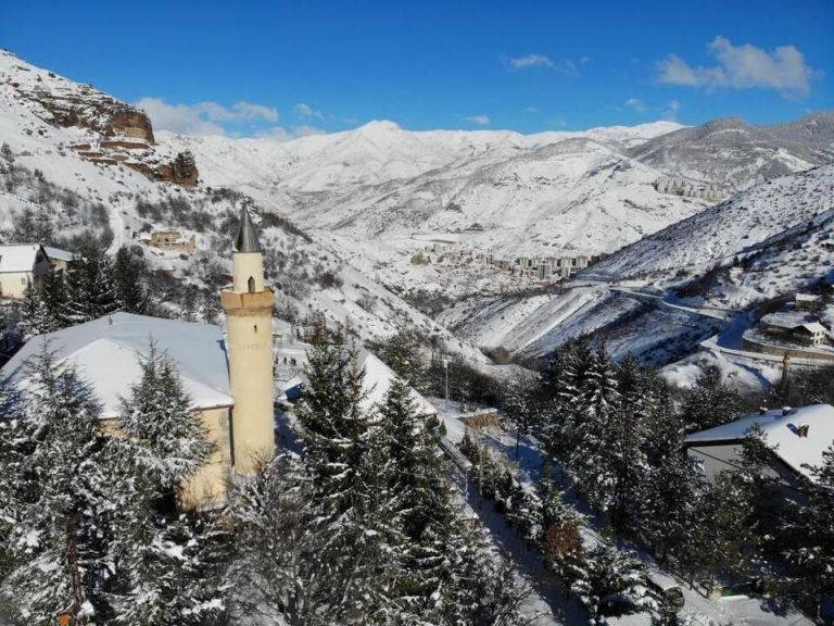 Süleymaniye’de kartpostal gibi kar manzaraları