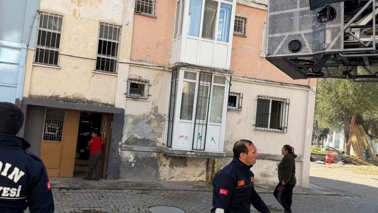 Aydın’da Apartman Yıkıldı