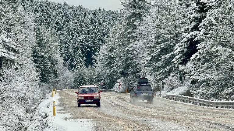 Bartın-Karabük yolu karla kaplandı