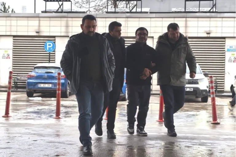 On bir yıl hapis cezasıyla aranan firari Bursa’da polis tarafından yakalandı