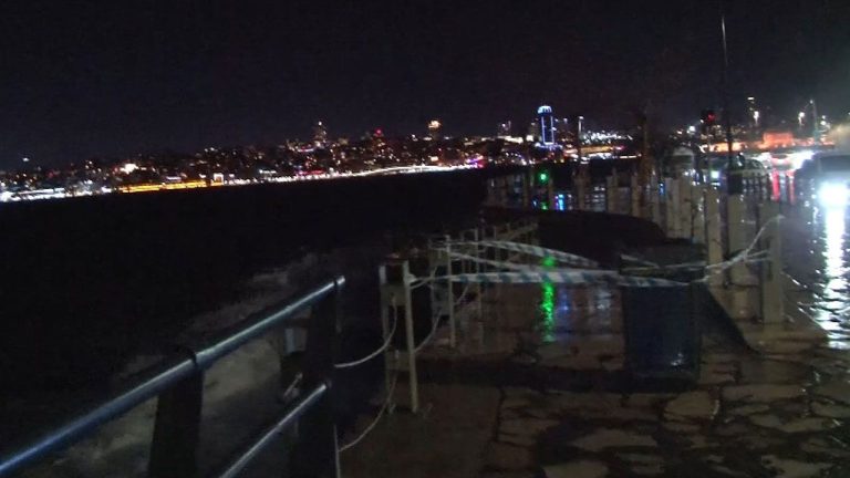 İstanbul’da lodos: Üsküdar’da dev dalgalar