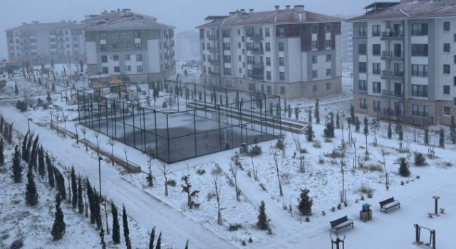 Düziçi’nde kar yağışı okulları tatil etti, buzlanma tehlikesi!