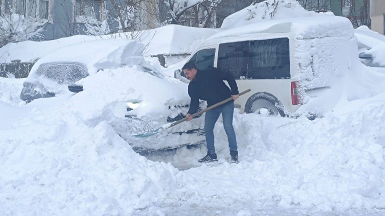 Bitlis’te 41 köy yolu ulaşıma açıldı