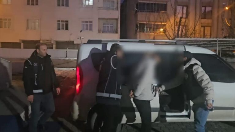 Iğdır’da gasp ve göçmen kaçakçılığı şebekesine darbe