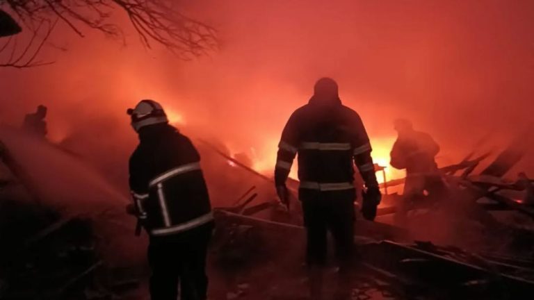 Kastamonu’da yangın geceyi aydınlattı