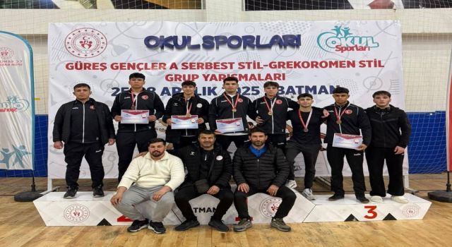 Osmaniyeli Güreşçiler Batman’da Grup Şampiyonu