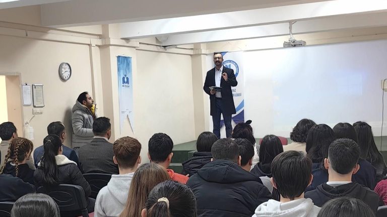 Ülkü Ocakları’ndan dijital eğitim tanıtımı