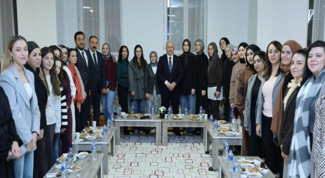 Vali Kumbuzoğlu KYK Kız Yurdunda