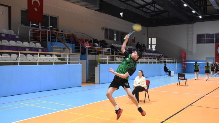 Afyon Badminton: Liseler Dereceleri Belli Oldu