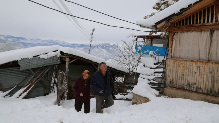 Kafkasör Dağları Beyaza Bürünen Havadan Görüntülendi