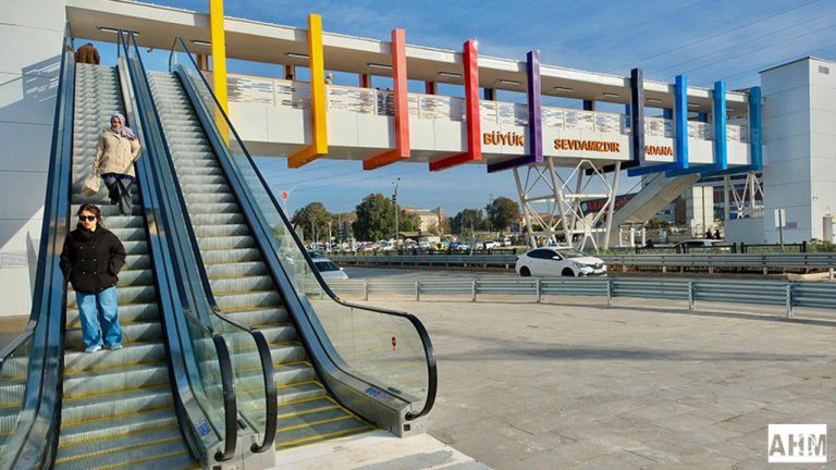 Adana’da Modern Yaya Üst Geçidi Hizmete Açıldı