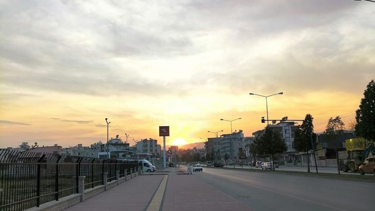 Mersin’de yollar sessizliğe büründü.