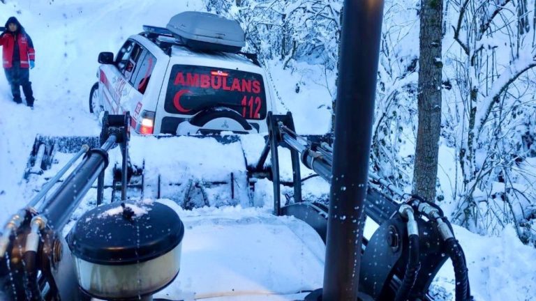 Giresun’da Kar Altındaki Hastalara Acil Müdahale